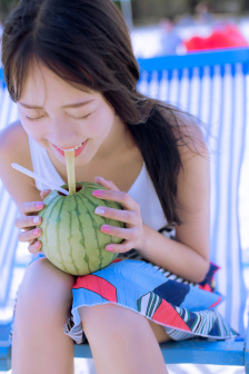 女人被爽到呻吟视频动态图